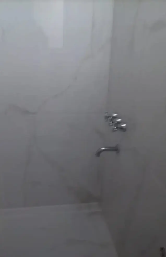 Dos baños en Beccar: Albañilería, plomería y porcelanato