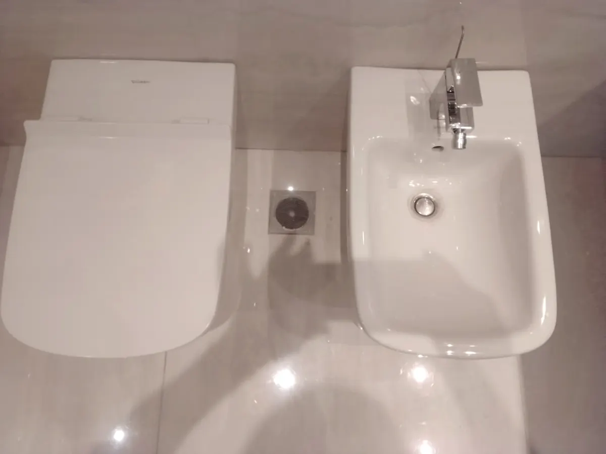Sanitarios: Colocación y desagüe de piso